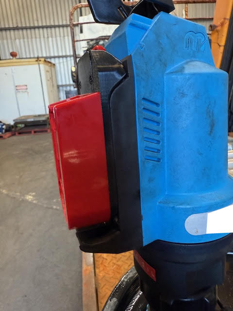 Milwaukee 18V to MacNaught 18V Battery Adapter (Pump, Grease Gun)