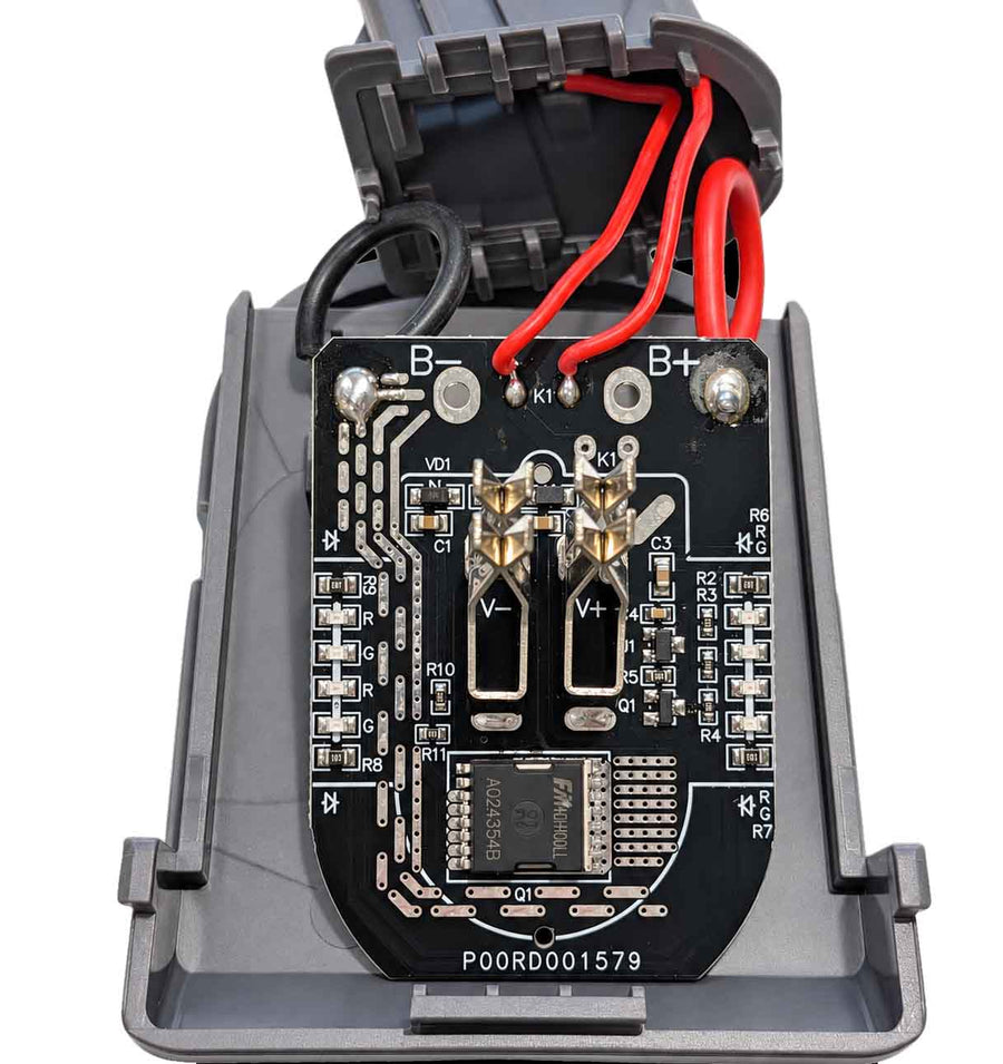Ozito 18V PXC to Dyson V7 battery adapter: Inside the adapter