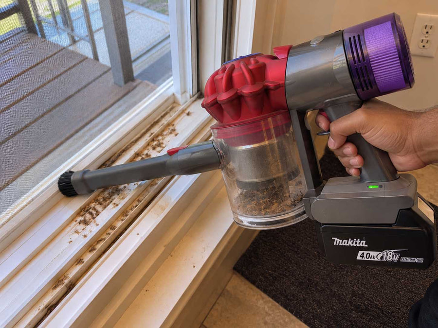 Makita 18V LXT to Dyson V8 battery adapter: In the hand